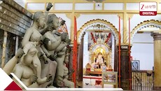 বাড়ির মহিলাদের টানা ছুটি, পুরুষদের হাতেই কংসবণিক দুর্গাবাড়ির ৩৫০ বছরের পুজোর সব দায়িত্ব