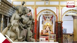 বাড়ির মহিলাদের টানা ছুটি, পুরুষদের হাতেই কংসবণিক দুর্গাবাড়ির ৩৫০ বছরের পুজোর সব দায়িত্ব