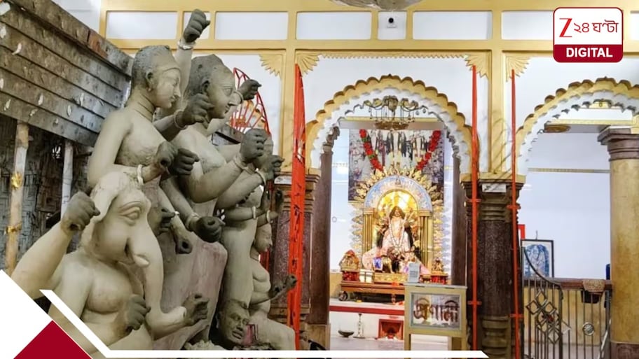 বাড়ির মহিলাদের টানা ছুটি, পুরুষদের হাতেই কংসবণিক দুর্গাবাড়ির ৩৫০ বছরের পুজোর সব দায়িত্ব