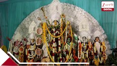 পাশের পাড়ায় নয়, এবার নিজেদের পাড়াতেই অঞ্জলি! অন্নপূর্ণা ভাণ্ডারের টাকায় মহিলাদের দুর্গাপুজো