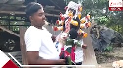 কলেজ পড়ুয়ার নিপুন হাতের ছোঁয়ায় তৈরি হল ৩ ফুটের দুর্গা, সঙ্গে নেই কার্তিক-গণেশ