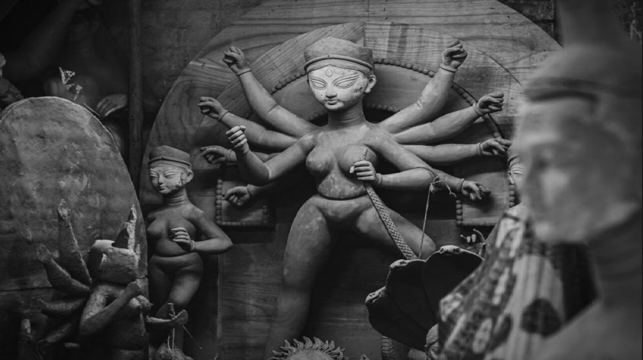 আঁটসাঁট আট দিন