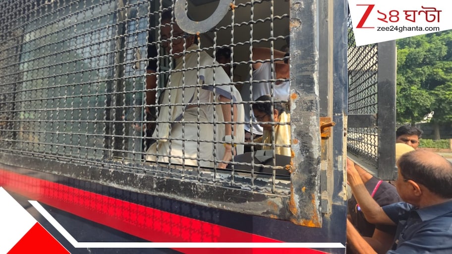 দিল্লিতে আরশোলাদের আন্দোলনে আটক মমতা বন্দ্যোপাধ্যায়, 'অজ্ঞাত স্থানে' নেওয়ার দাবি