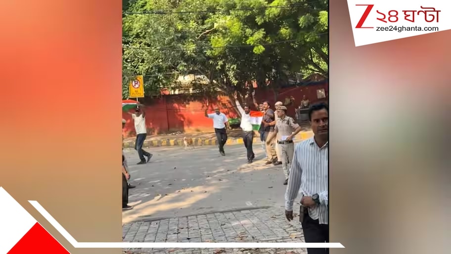 যন্তর মন্তরে বিক্ষোভে নিষেধাজ্ঞা, গেট টপকে ঢুকতেই আটক সৌরভ দাস- আশুতোষ রাঙ্কা