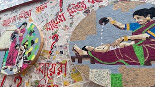 সনাতনী রূপসৃষ্টি আর বর্ণিল কোলাজে ফুটল 'মিথ্যাবাদী মা'-এর সত্য চেহারা! মাতৃ-ভাবনার মধুর শিল্প পূর্বাচলে