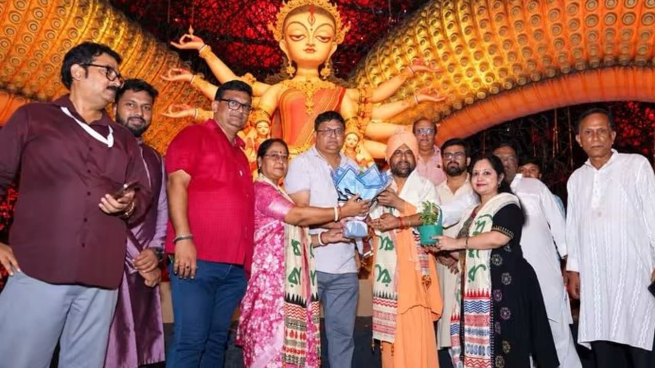 উদ্বোধনে কার্তিক মহারাজ