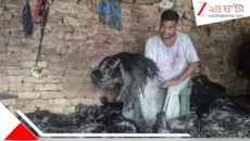সম্প্রীতির বাংলা! দেবীর ঘন কালো কেশ বোনেন মুসলিম কারিগররাই, শোভা পায় মণ্ডপে মণ্ডপে দুর্গা প্রতিমায়