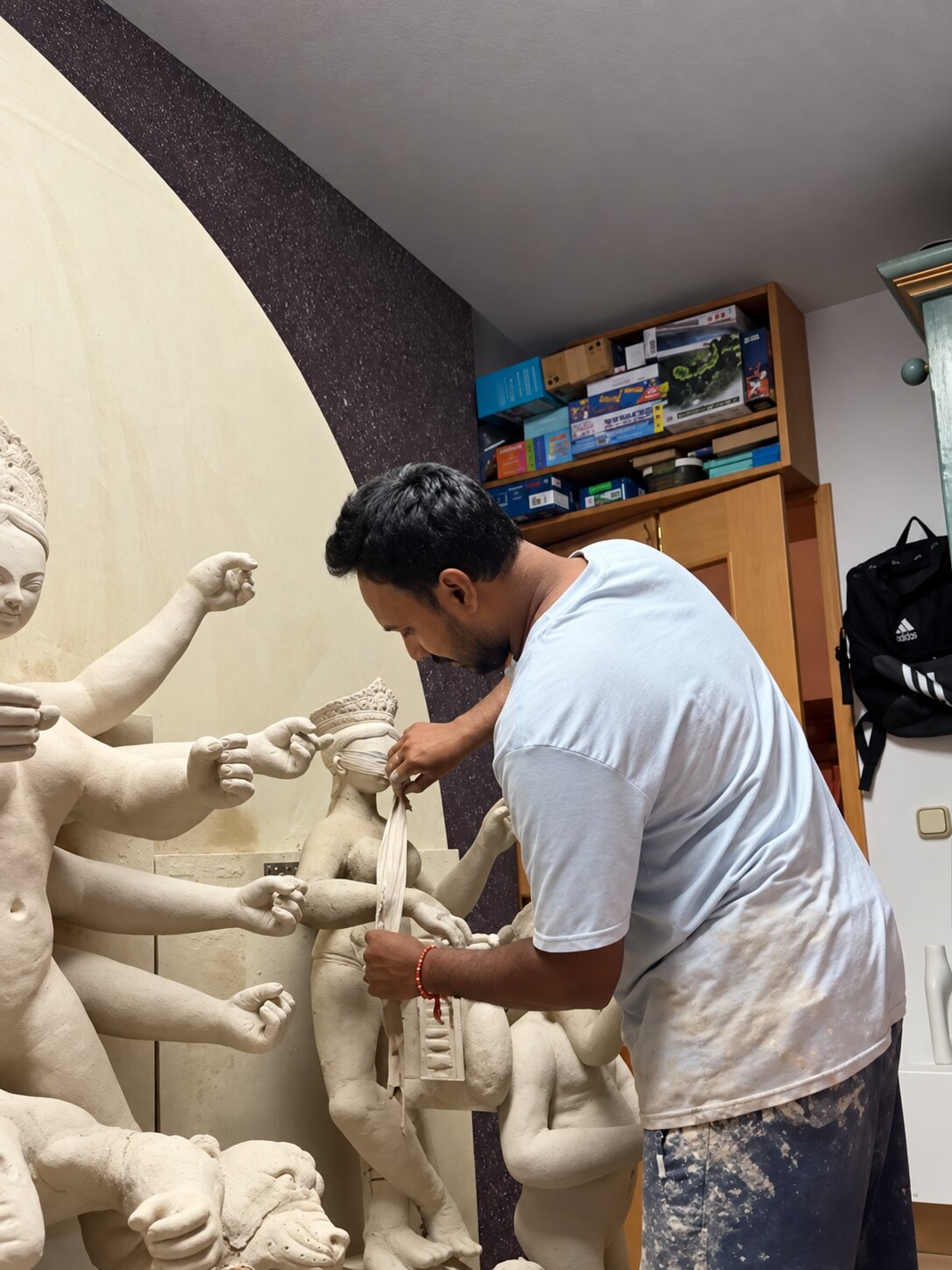 জার্মানির মাটিতে প্রতিমা নির্মাণ: 