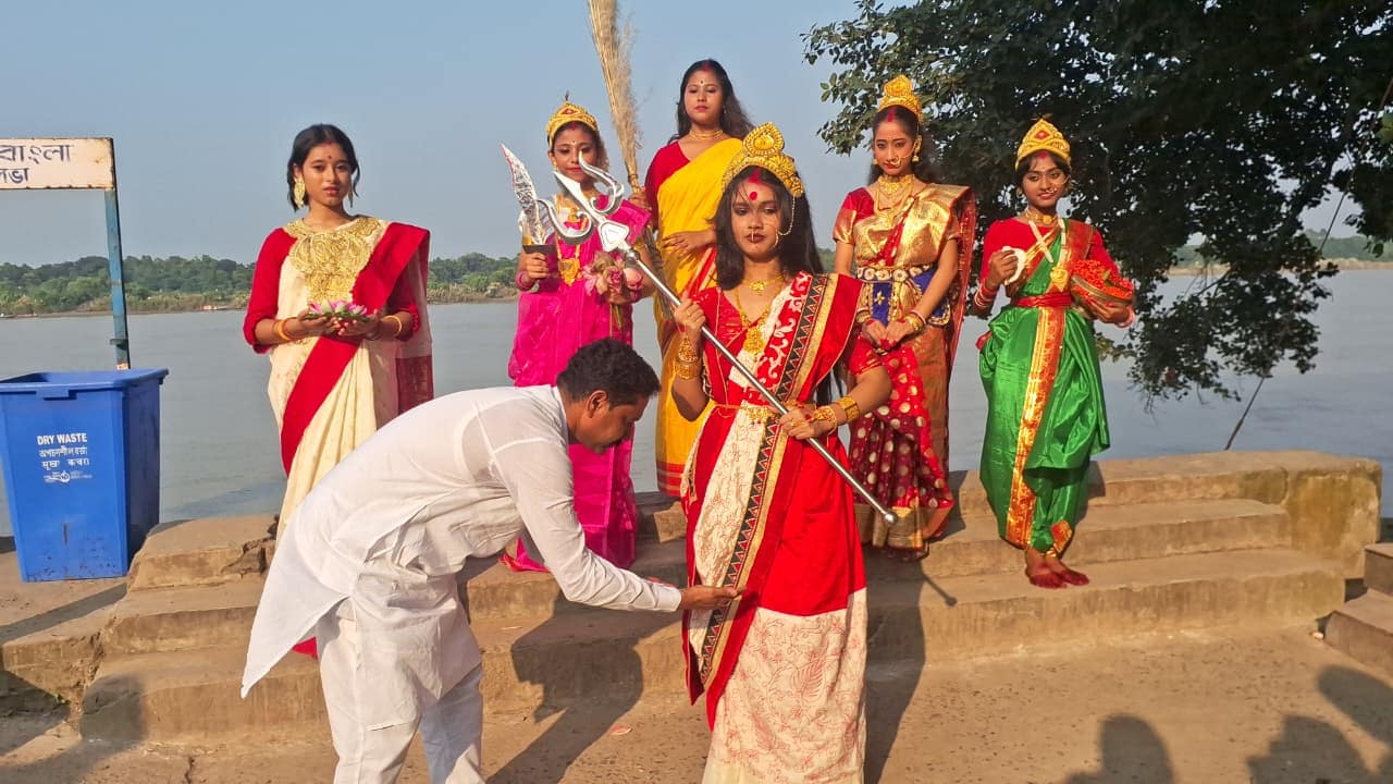 মহিলাদের সম্মানিত করা