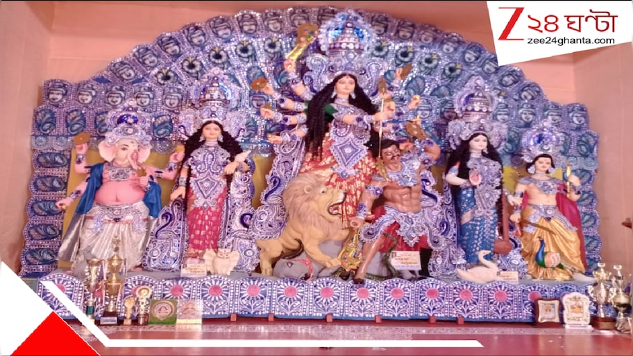 ১৯০ কিমি পথ উজিয়ে ঢাকের বোল আর কাশের দ্যুতির মধ্যে তাঁরা খুঁজে নিচ্ছেন আদি-অকৃত্রিম বাংলার পুজো