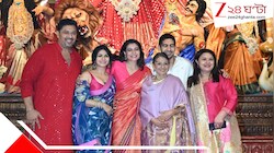 মুম্বইয়ে মুখোপাধ্যায় পরিবারের দুর্গাপুজো, এক ফ্রেমে কাজল, তনুজা ও তানিশা