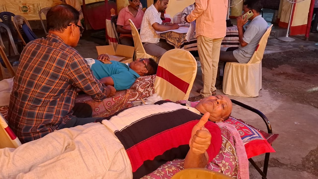 ষষ্ঠীতে রক্তদান শিবির