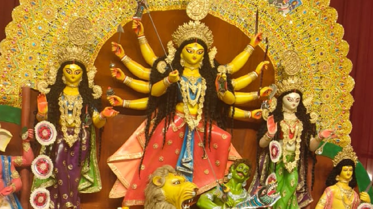  হস্তশিল্প ও গয়নার সম্ভারও