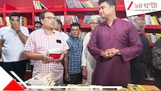 পাশে শতরূপ ঘোষ, যাদবপুরে সিপিএমের বুকস্টলে কুণাল ঘোষ!