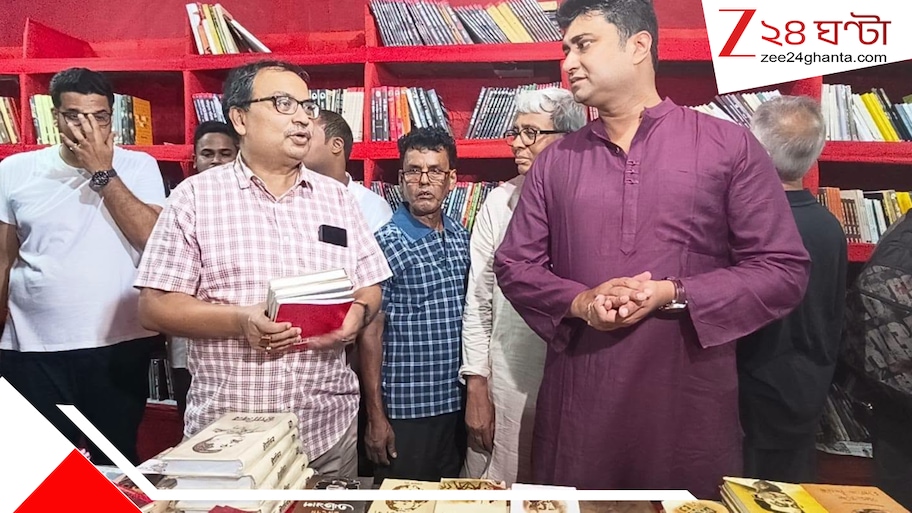 পাশে শতরূপ ঘোষ, যাদবপুরে সিপিএমের বুকস্টলে কুণাল ঘোষ!