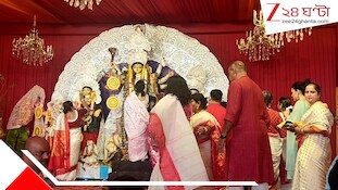 হাসি-কান্নায় মেশা সিঁদুরের রঙ! বিদায়লগ্নে মাতোয়ারা নিউ দ্বারকা কালিবাড়ী