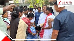 চোরবাগানে মৃত প্রিয়ার বাড়িতে মুখ্যমন্ত্রী, আর্থিক সহায়তার পাশাপাশি দিলেন চাকরির প্রতিশ্রুতি