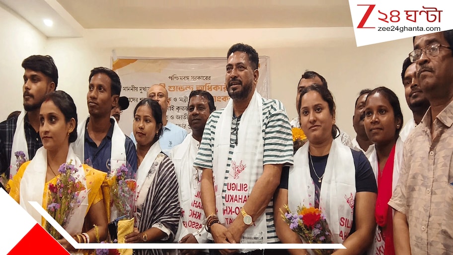 সরকারি চাকরিতেই খেলার স্বীকৃতি! শিলিগুড়ির ৯ ক্রীড়াবিদের মুখে হাসি ফোটালেন পর্যটনমন্ত্রী, পরিবারে খুশির জোয়ার