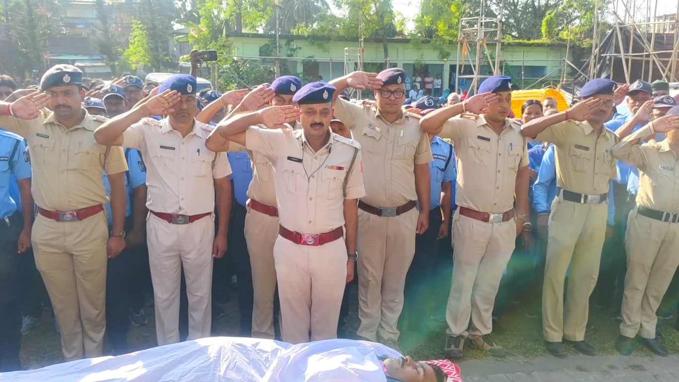 সহকর্মীর প্রতি ভালোবাসা