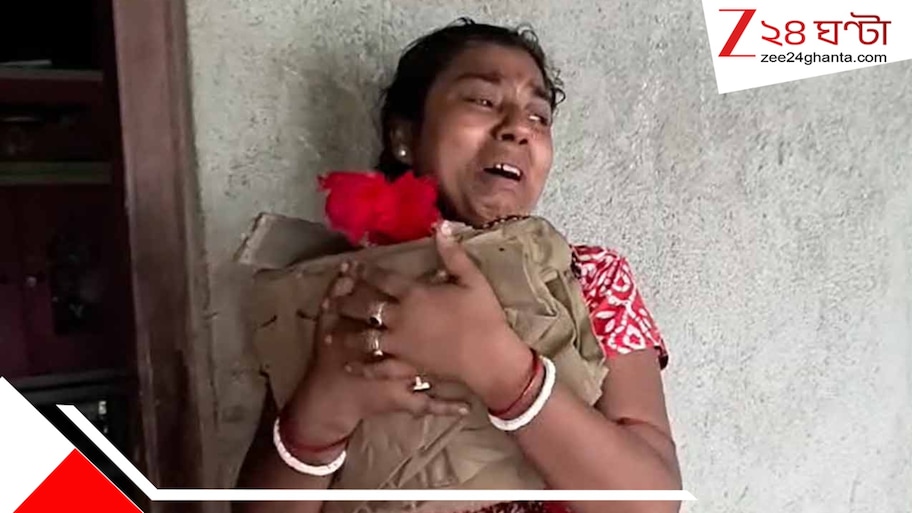 'ছেলের পক্ষ নিচ্ছি না, মেয়েটির উপর হওয়া অত্যাচারের বিচার চাই!', প্রহ্লাদের স্মৃতি বুকে আগলে কান্নায় মা