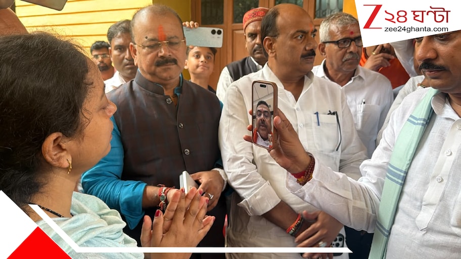 চোরবাগানে একইসঙ্গে মৃত বিহারের বাসিন্দা বাবা-ছেলে! ২৫ লক্ষের ২ চেক মজফরপুরে পৌঁছে দিলেন মুখ্যমন্ত্রী