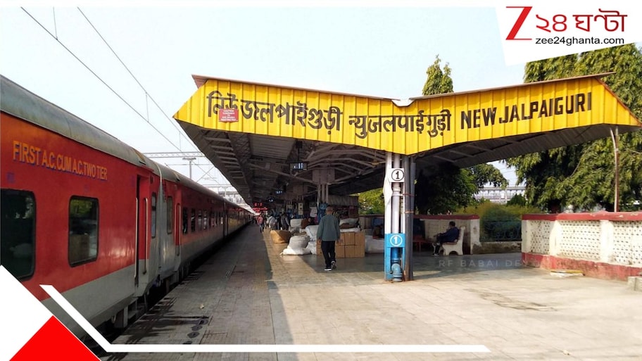 ১৮ খানা সোপকেস! NJP স্টেশনে চলন্ত ট্রেনের AC কামরায় তল্লাশিতে মিলল কোটি টাকার... থ পুলিস